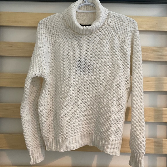 White Turtleneck sweater - Picture 1 of 3